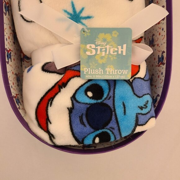 Disney Lilo & Stitch Gift Box Throw Set - Picture 8 of 11